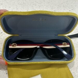 Authentic Gucci Sunglasses 😎🤍♥️💙